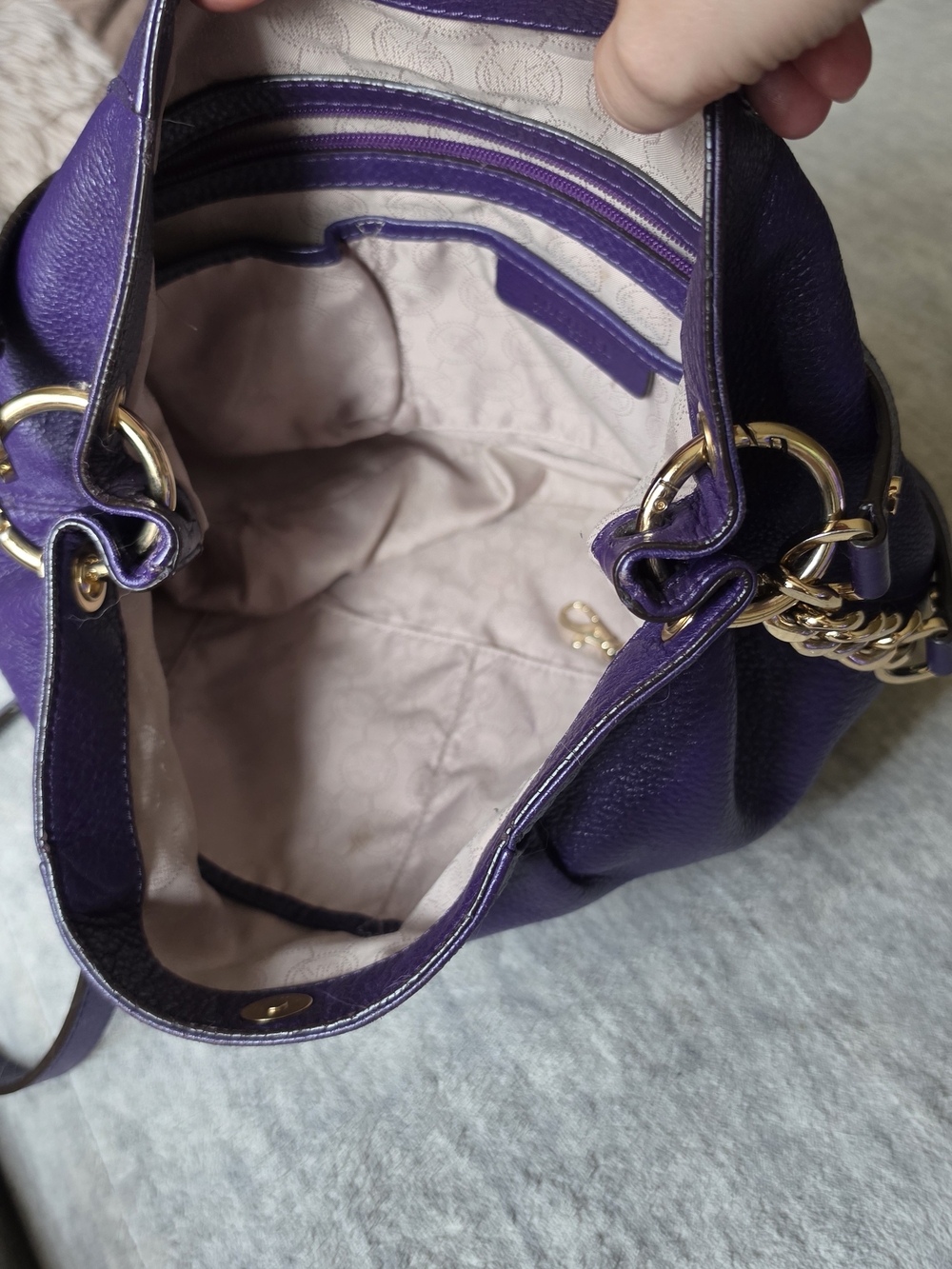 Michael Kors Fulton Hobo purple pebbled leather shoulder bag - Picture 6 of 11